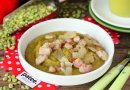 Гороховое пюре с копчёной грудинкой и луком