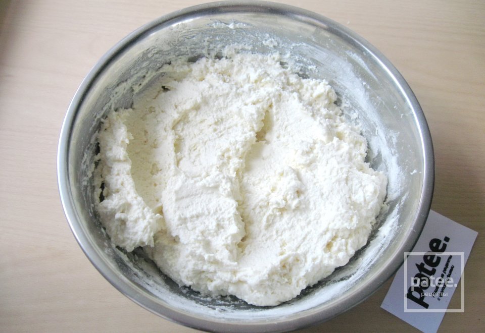 Сырники с вишневым соусом - Шаг 7