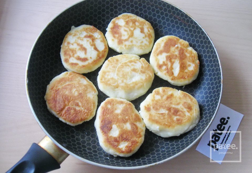 Сырники с вишневым соусом - Шаг 9