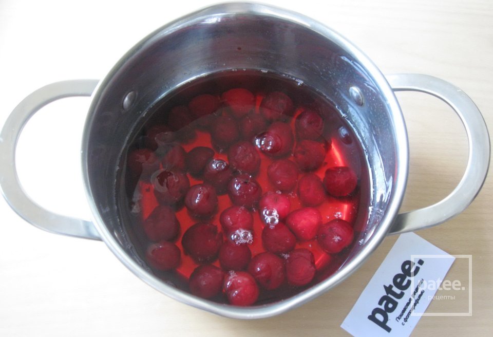 Сырники с вишневым соусом - Шаг 11