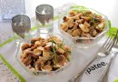 Салат с маринованными грибами