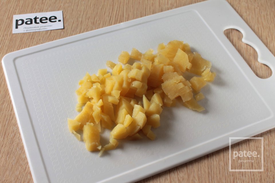 Салат с маринованными грибами - Шаг 3