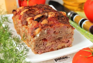 Мясной хлебец с сыром, ветчиной и вялеными томатами