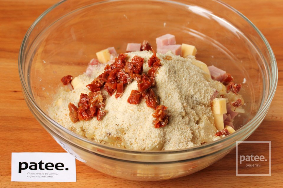 Мясной хлебец с сыром, ветчиной и вялеными томатами - Шаг 8