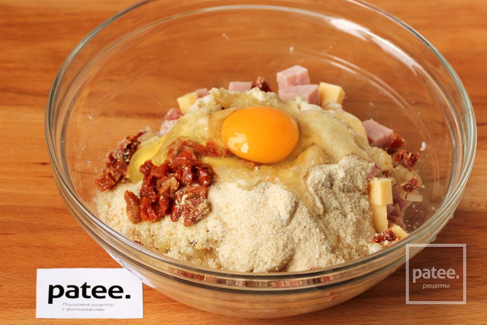 Мясной хлебец с сыром, ветчиной и вялеными томатами - Шаг 9