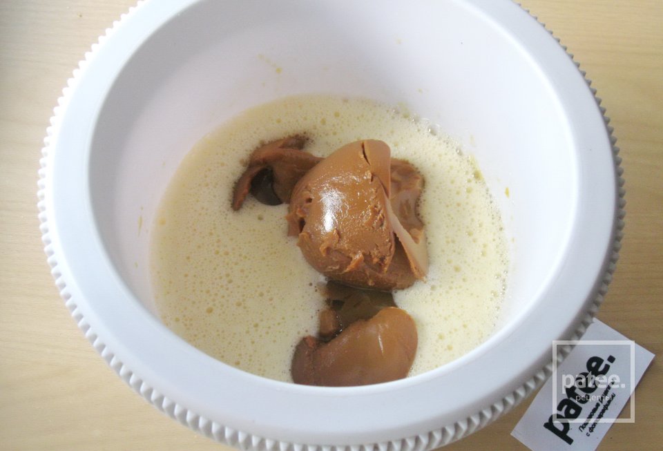 Пирог на вареном сгущенном молоке с орехами - Шаг 5