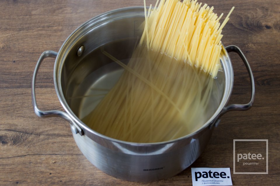 Спагетти с тунцом и маслинами - Шаг 2