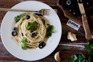 Спагетти с тунцом и маслинами