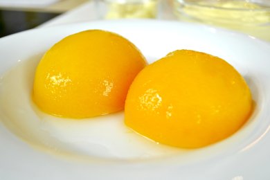 Персики консервированные