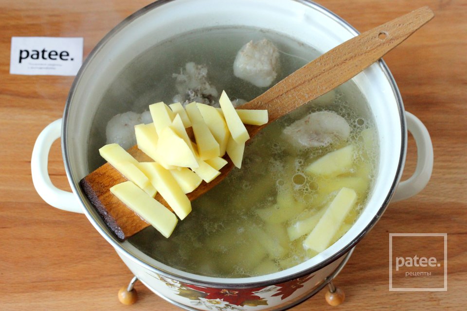 Зелёный суп со свининой, крапивой и щавелем - Шаг 8