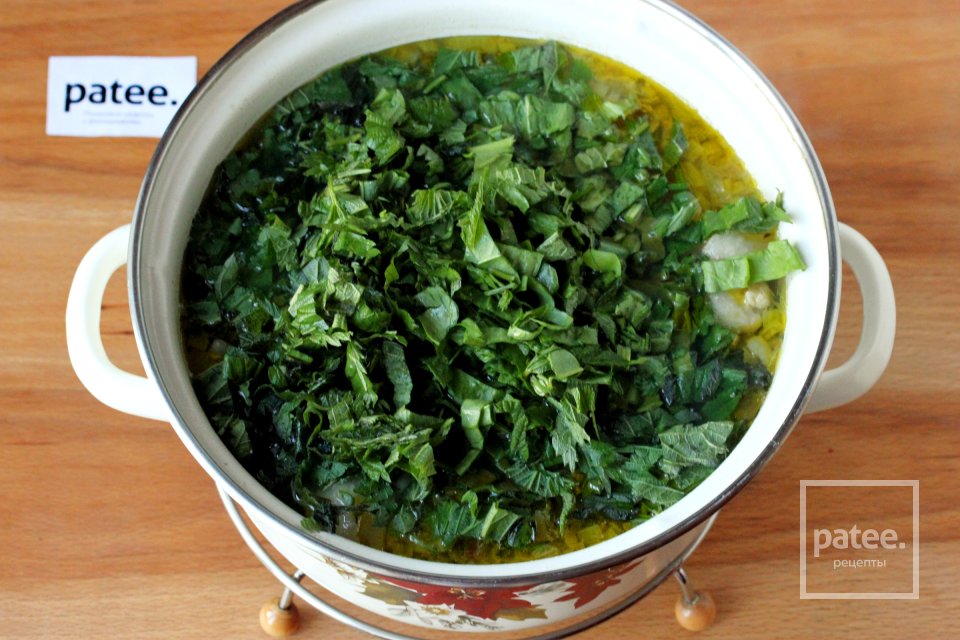 Зелёный суп со свининой, крапивой и щавелем - Шаг 10
