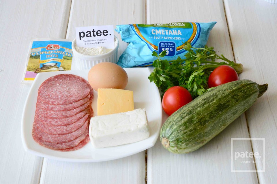 Маффины из кабачков с салями и помидорами - Шаг 1