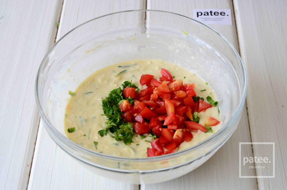 Маффины из кабачков с салями и помидорами - Шаг 8