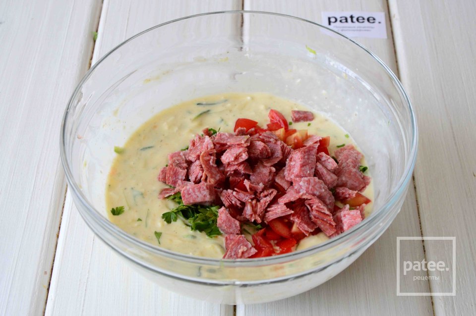 Маффины из кабачков с салями и помидорами - Шаг 9