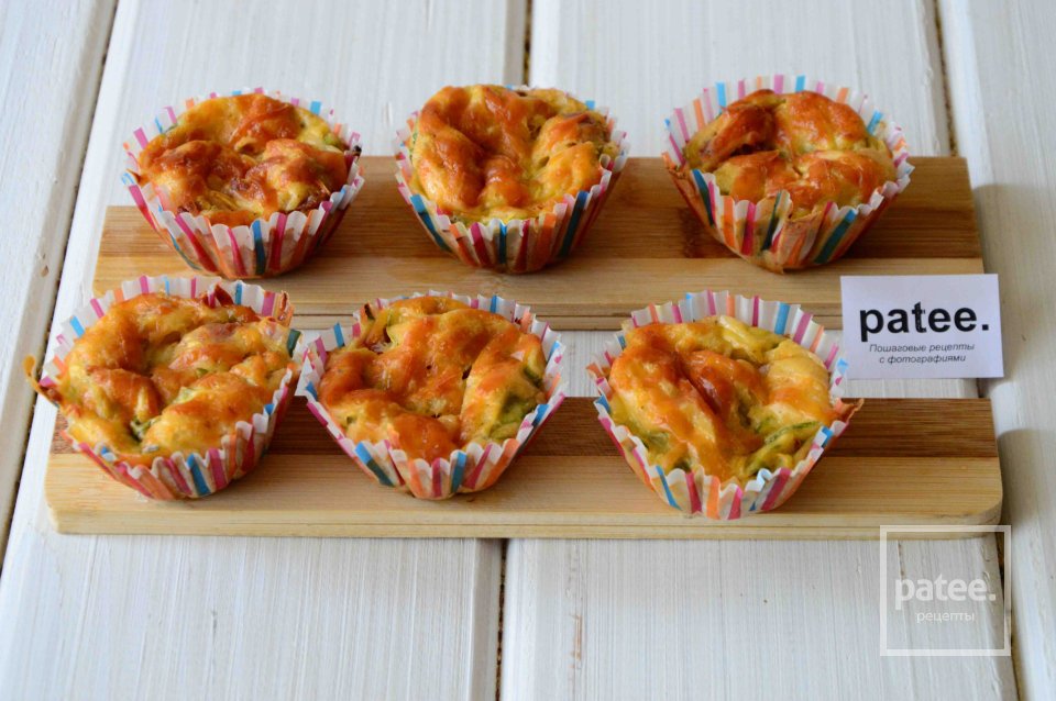 Маффины из кабачков с салями и помидорами - Шаг 12