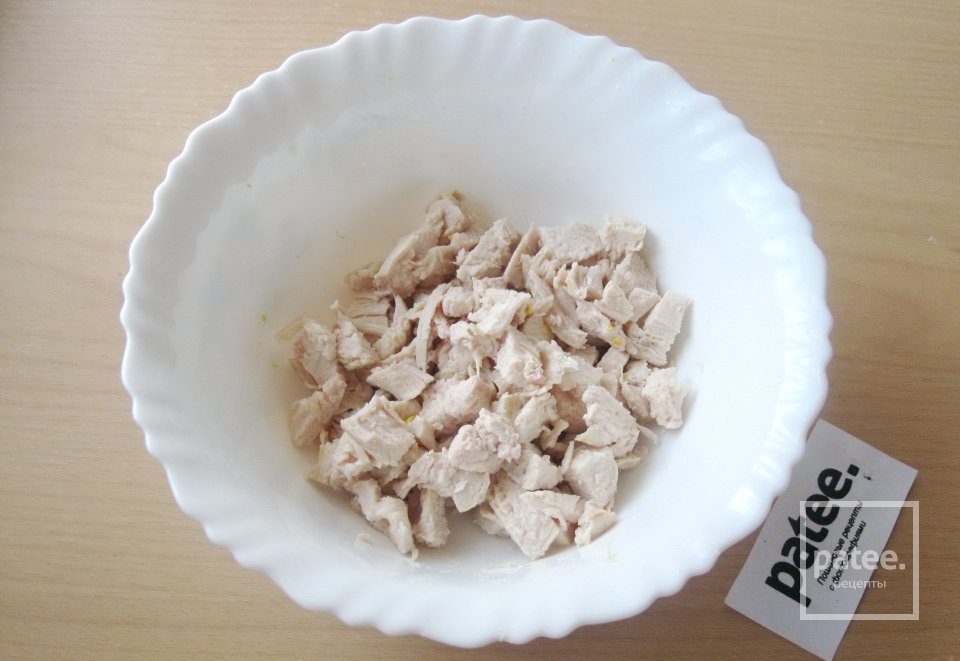 Салат с куриной грудкой, ананасом и рисом - Шаг 5