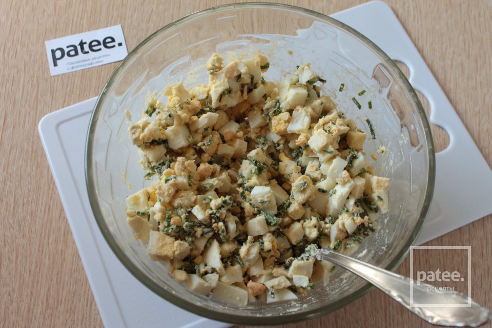 Жареные пирожки с луком и яйцом - Шаг 7