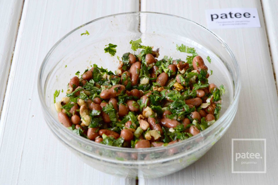 Салат из фасоли с орехами и кинзой - Шаг 10