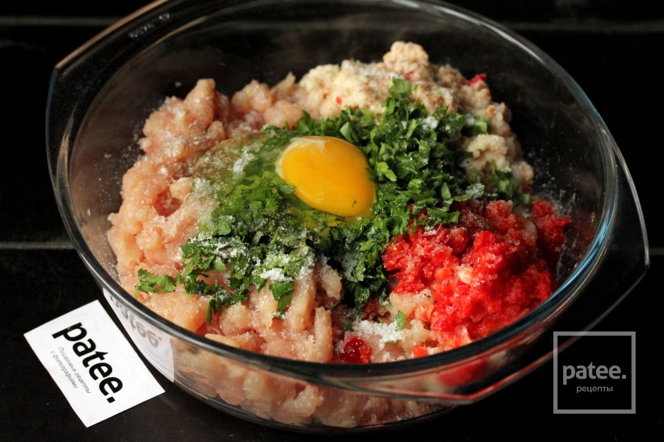 Куриные котлеты со сладким перцем и петрушкой - Шаг 7