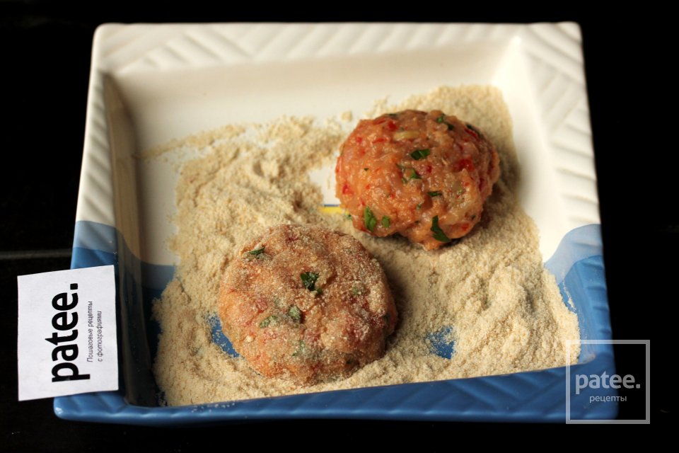 Куриные котлеты со сладким перцем и петрушкой - Шаг 9