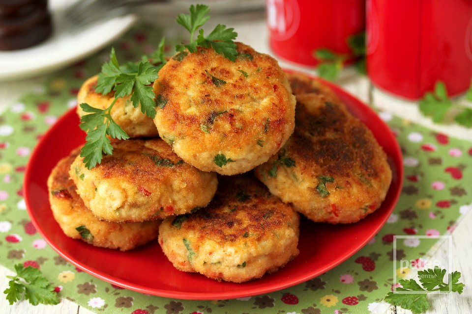 Куриные котлеты со сладким перцем и петрушкой - Шаг 14