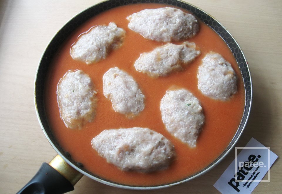 Куриные зразы с омлетом в соусе - Шаг 15