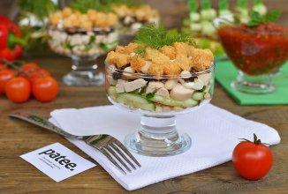 Салат с курицей и грибами