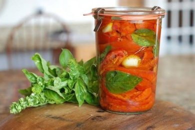 Рецепт Вяленые помидоры с базиликом