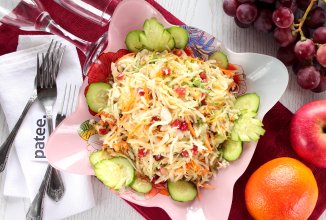 Салат с гранатом, капустой и курицей