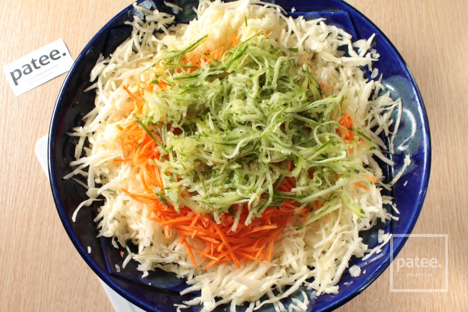 Салат с гранатом, капустой и курицей - Шаг 6