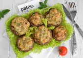 Фаршированные шампиньоны в духовке с сыром