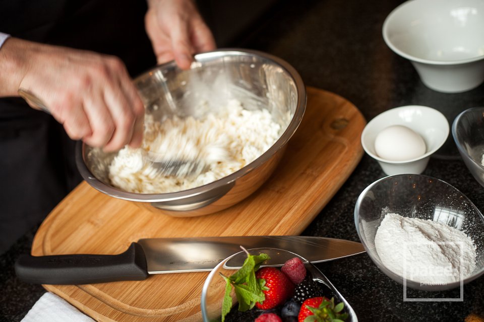 Домашние сырники из творога - Шаг 2