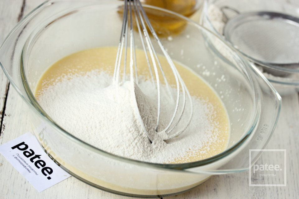 Вафли на майонезе с колбасой и луком-пореем - Шаг 6