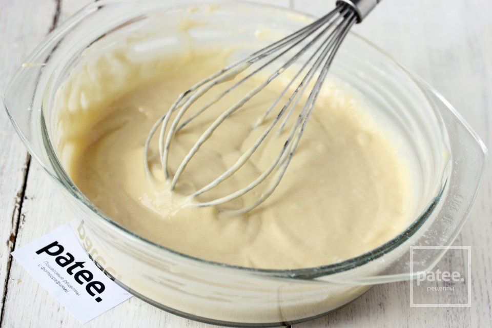 Вафли на майонезе с колбасой и луком-пореем - Шаг 7