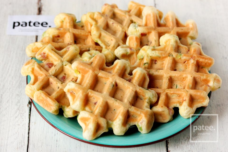 Вафли на майонезе с колбасой и луком-пореем - Шаг 12