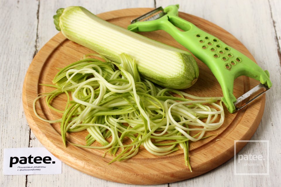 Хек на подушке из овощной лапши, запечённый в пергаменте - Шаг 2