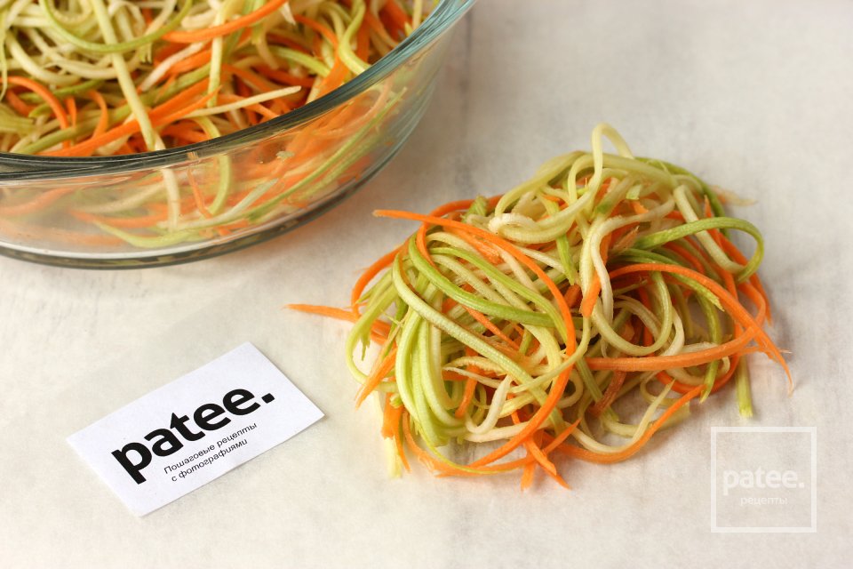 Хек на подушке из овощной лапши, запечённый в пергаменте - Шаг 6