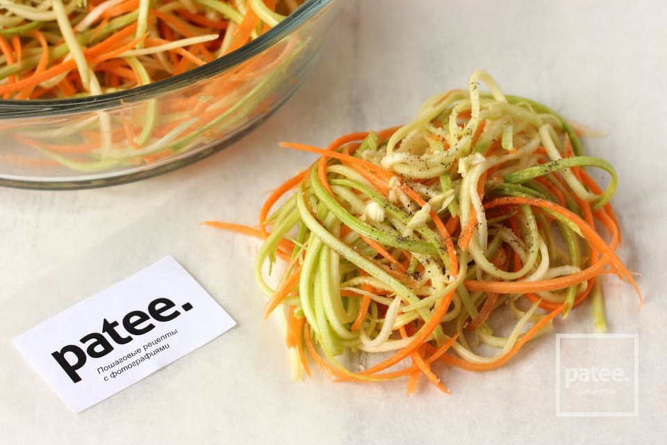 Хек на подушке из овощной лапши, запечённый в пергаменте - Шаг 7