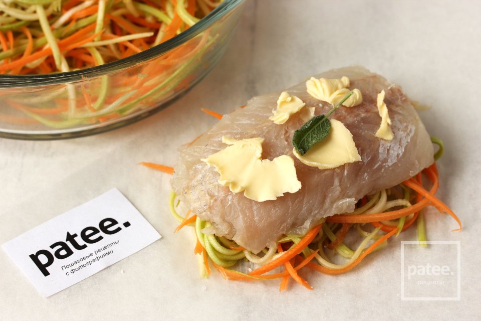 Хек на подушке из овощной лапши, запечённый в пергаменте - Шаг 9