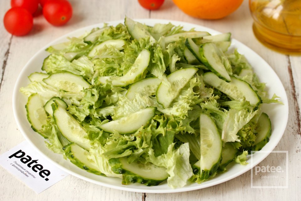 Салат со свежими овощами и перепелиными яйцами - Шаг 7