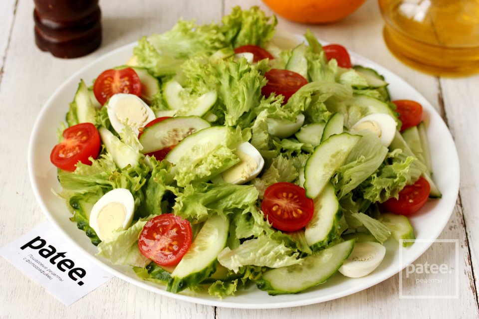 Салат со свежими овощами и перепелиными яйцами - Шаг 9