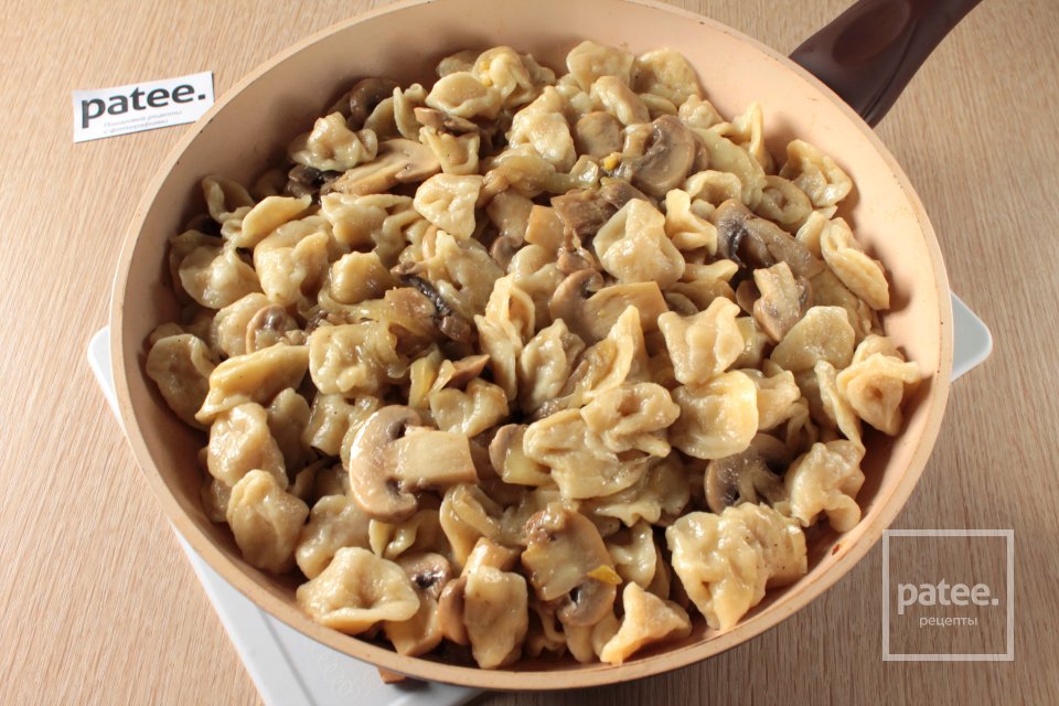 Сметанные галушки с грибами - Шаг 12