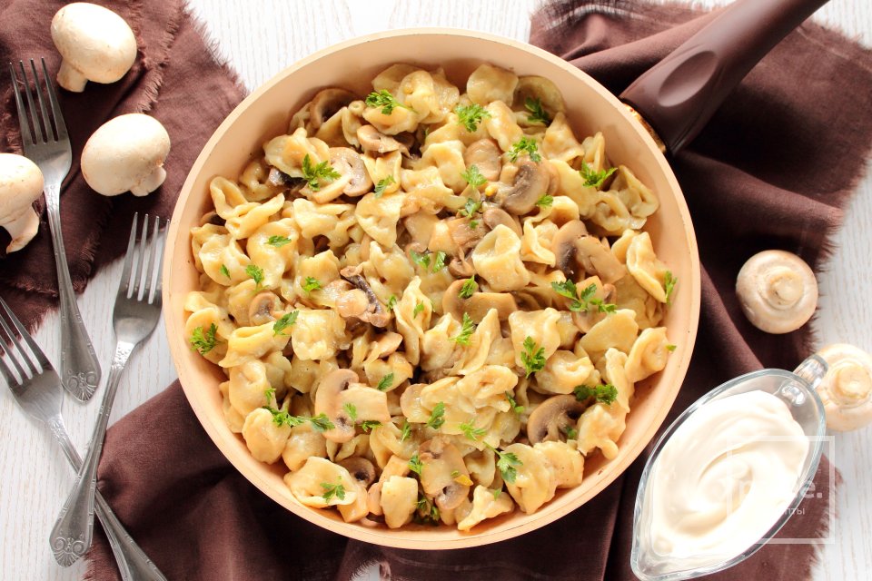 Сметанные галушки с грибами - Шаг 14