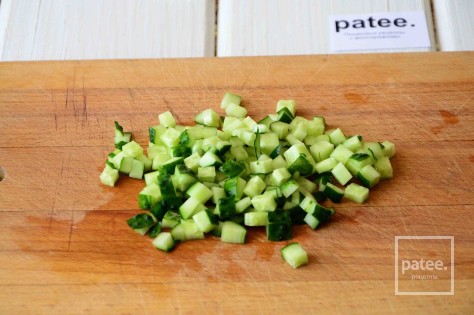 Огуречный салат с горошком и сельдереем - Шаг 2