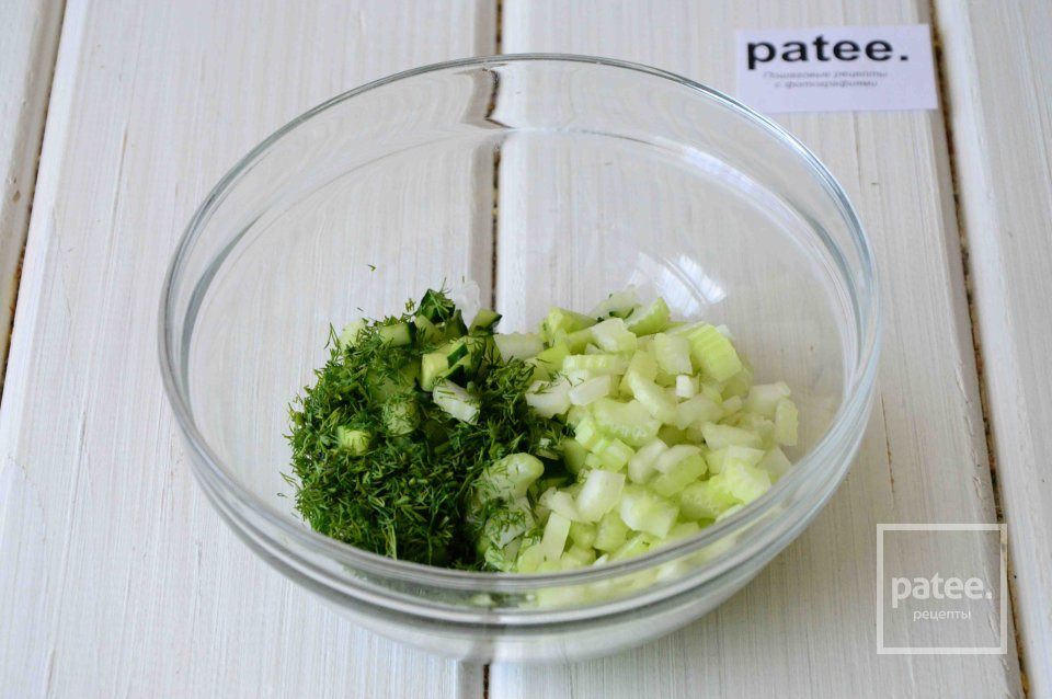 Огуречный салат с горошком и сельдереем - Шаг 5