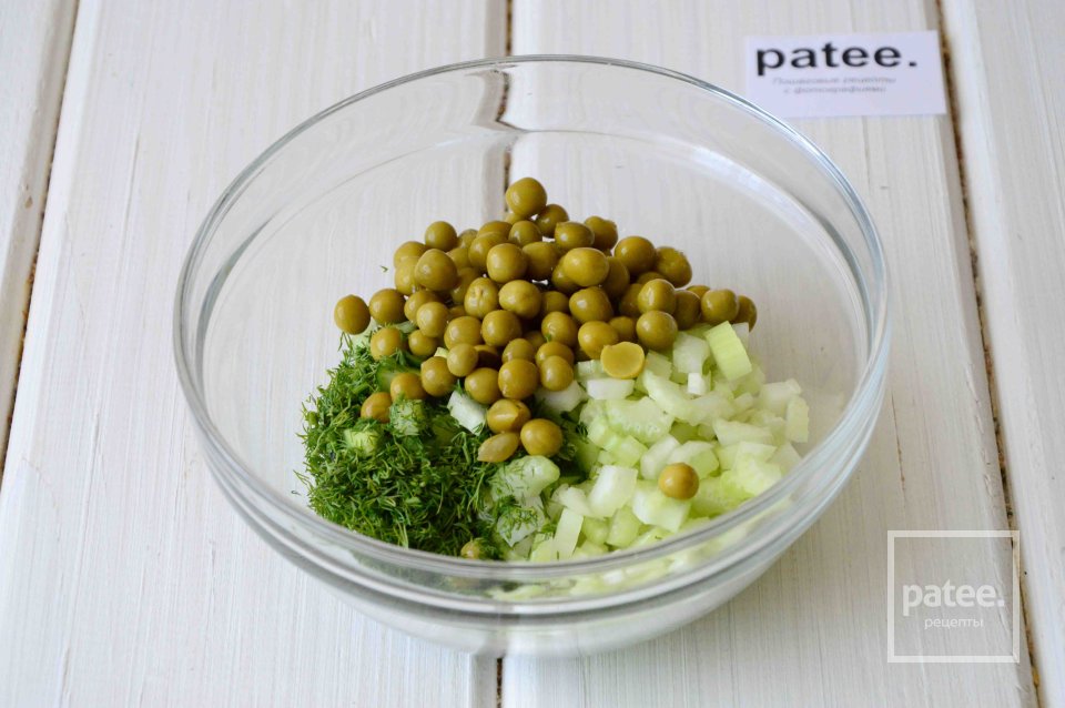Огуречный салат с горошком и сельдереем - Шаг 6