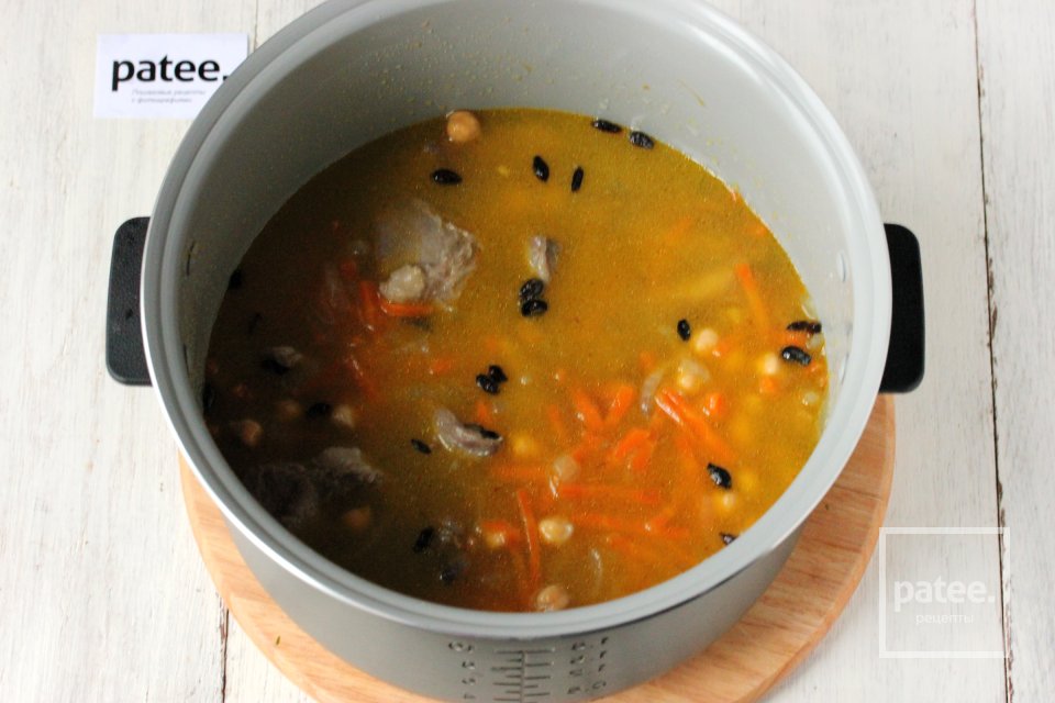 Плов с бараниной и нутом в мультиварке - Шаг 11