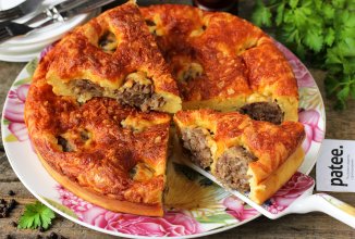 Пирог с мясными фрикадельками