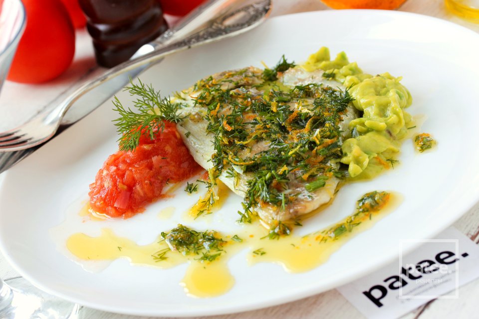 Дорадо с томатно-имбирным тартаром и кремом из авокадо - Шаг 12