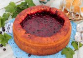 Пирог с красной и черной смородиной